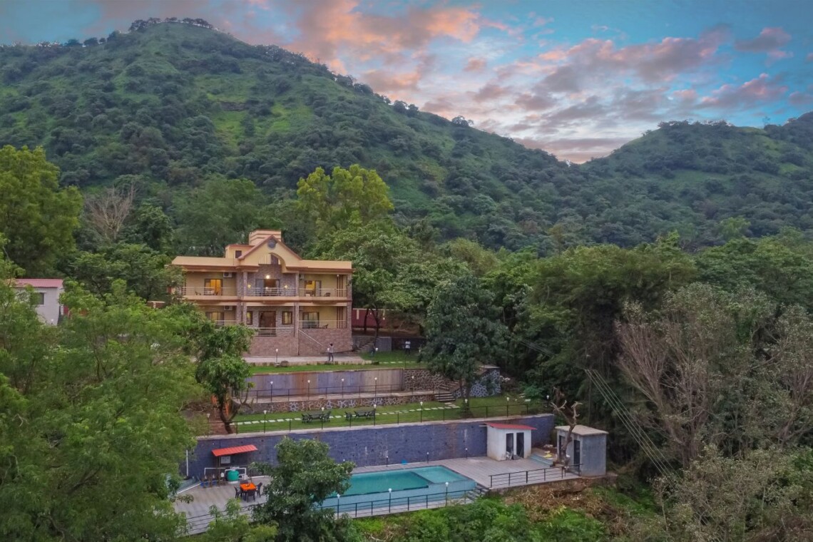 Giridhar Palace