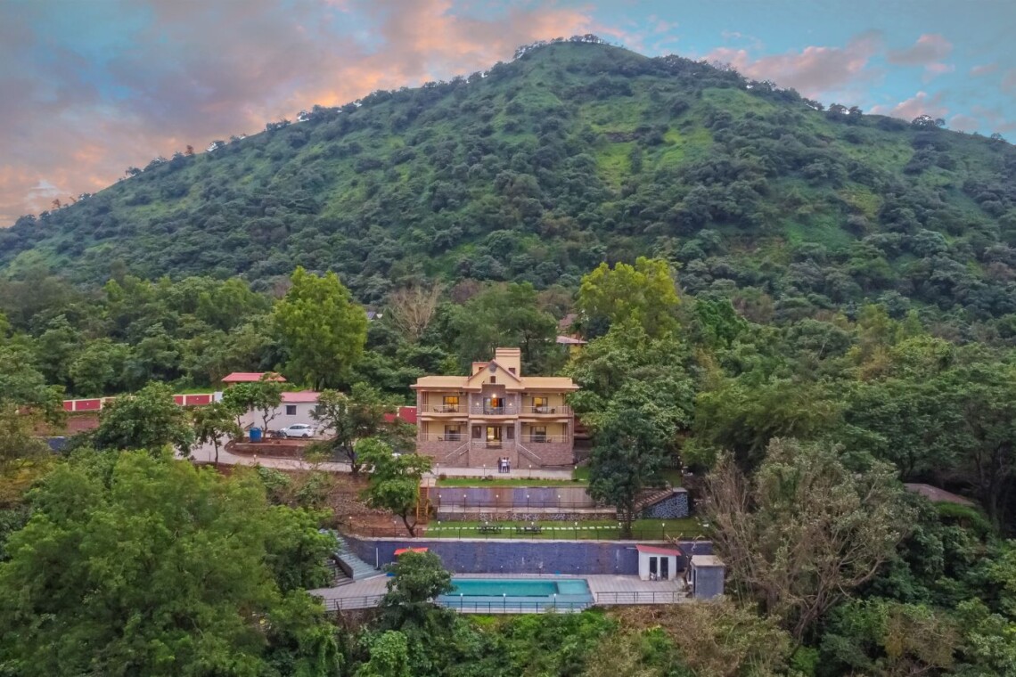 Giridhar Palace