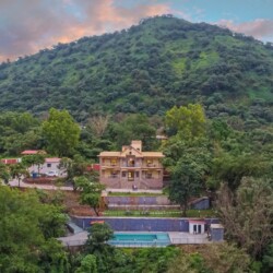Giridhar Palace