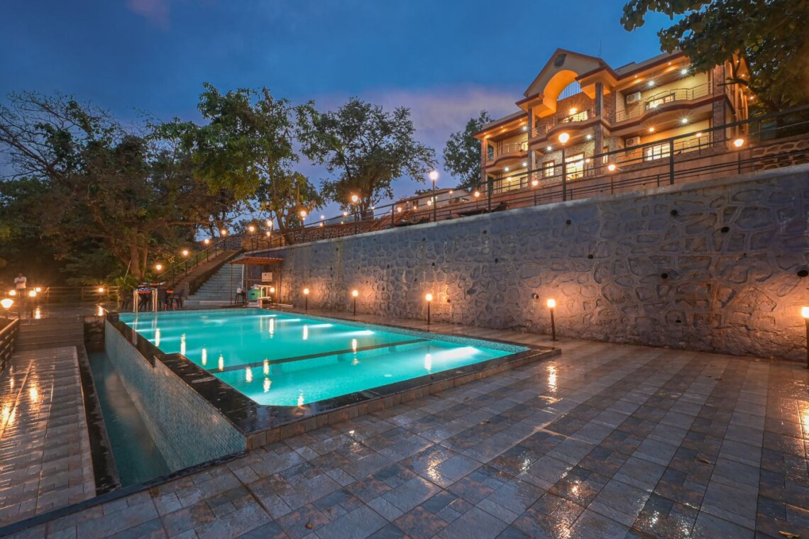 Giridhar Palace