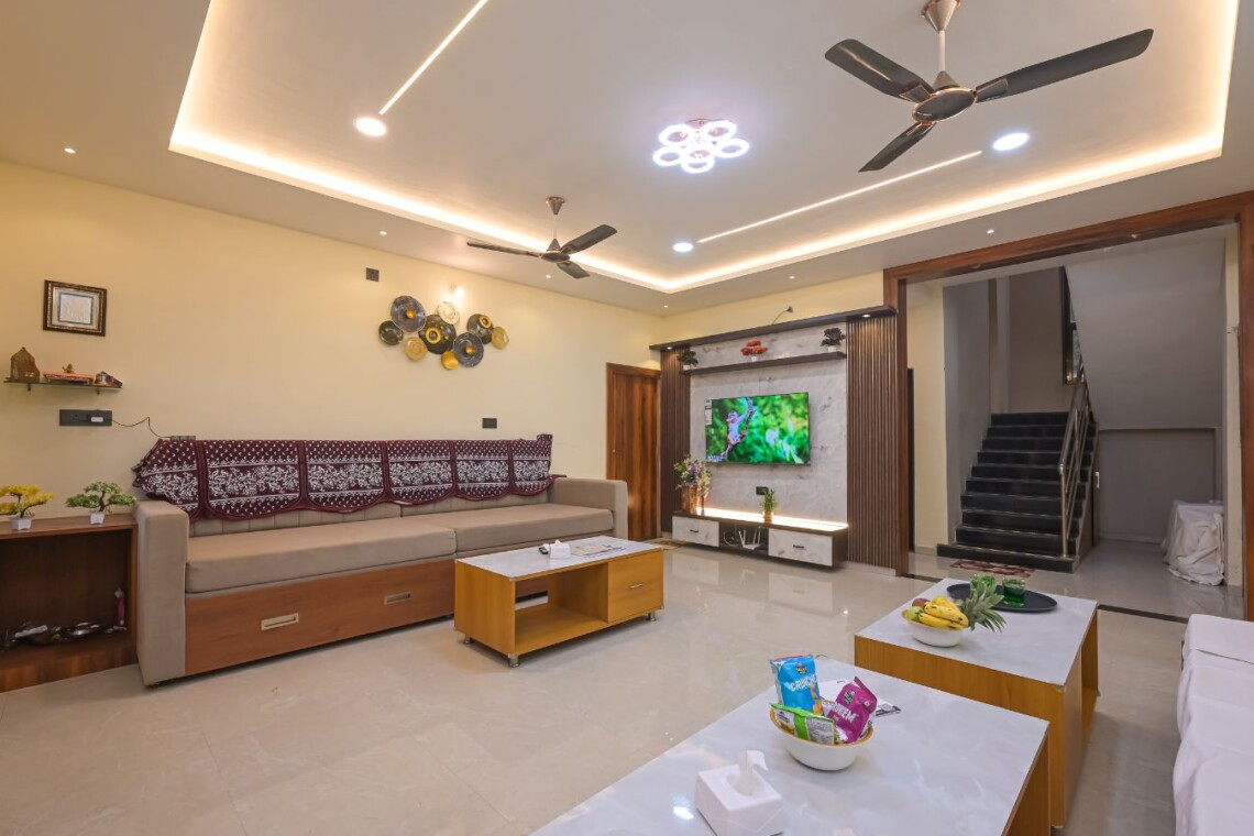 Giridhar Palace
